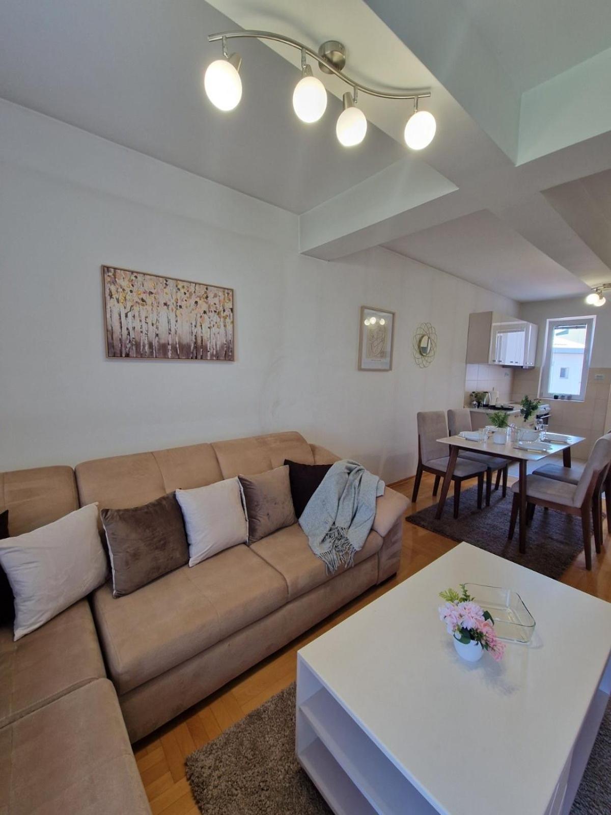 Kamche Lux Apartment Szkopje Kültér fotó